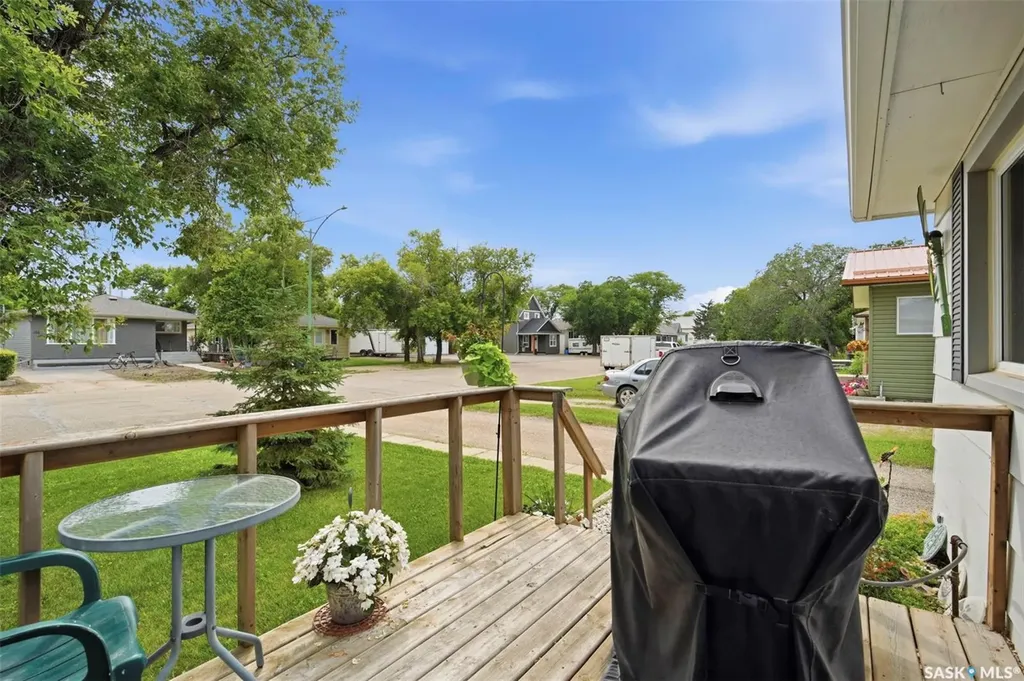 208 3rd Avenue W Watrous SK S0K 4T0