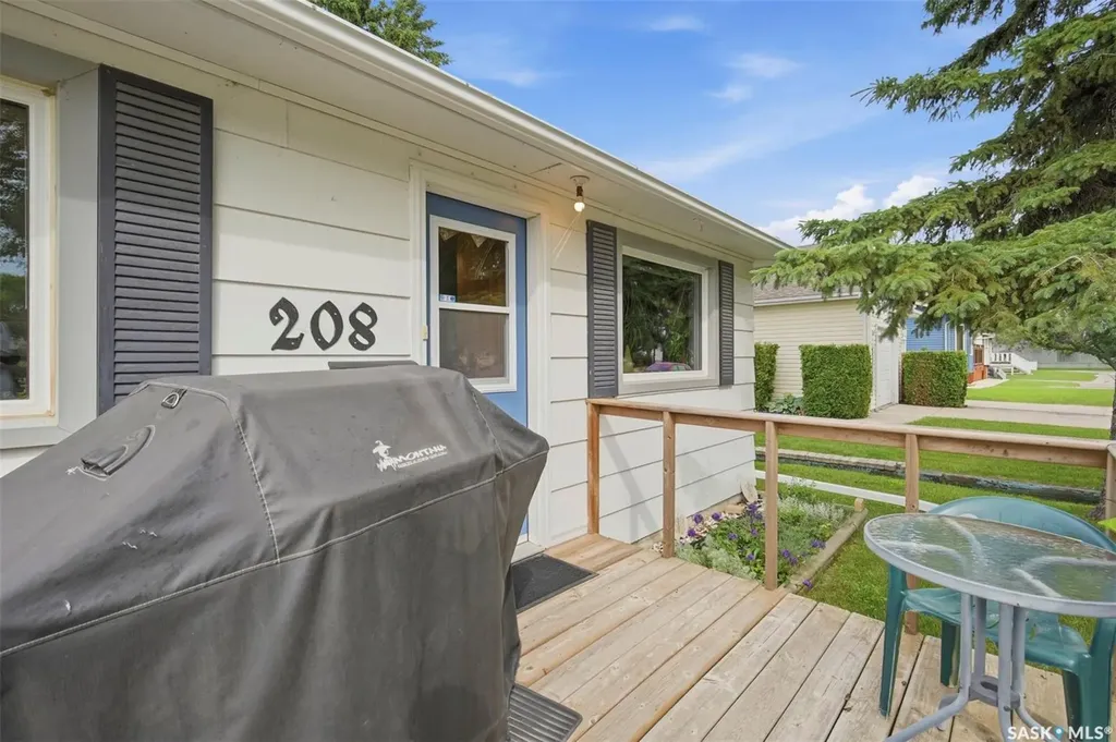 208 3rd Avenue W Watrous SK S0K 4T0