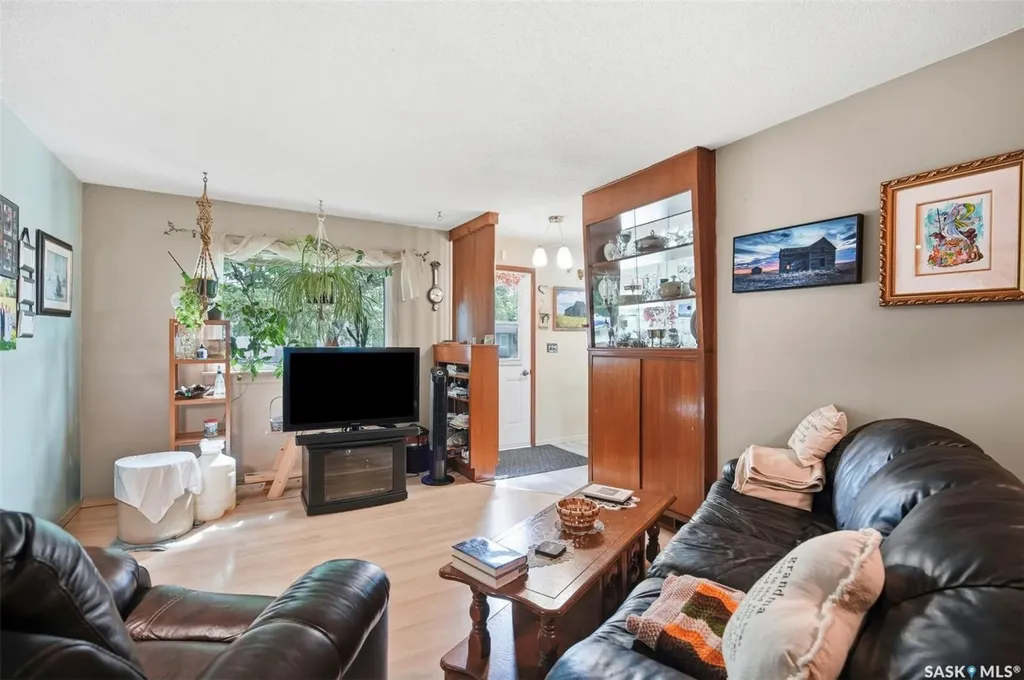208 3rd Avenue W Watrous SK S0K 4T0