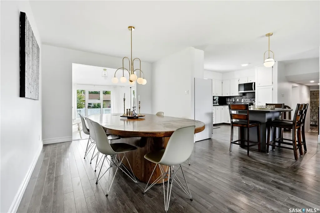 346 Highbury Terrace Saskatoon SK S7H 4X8