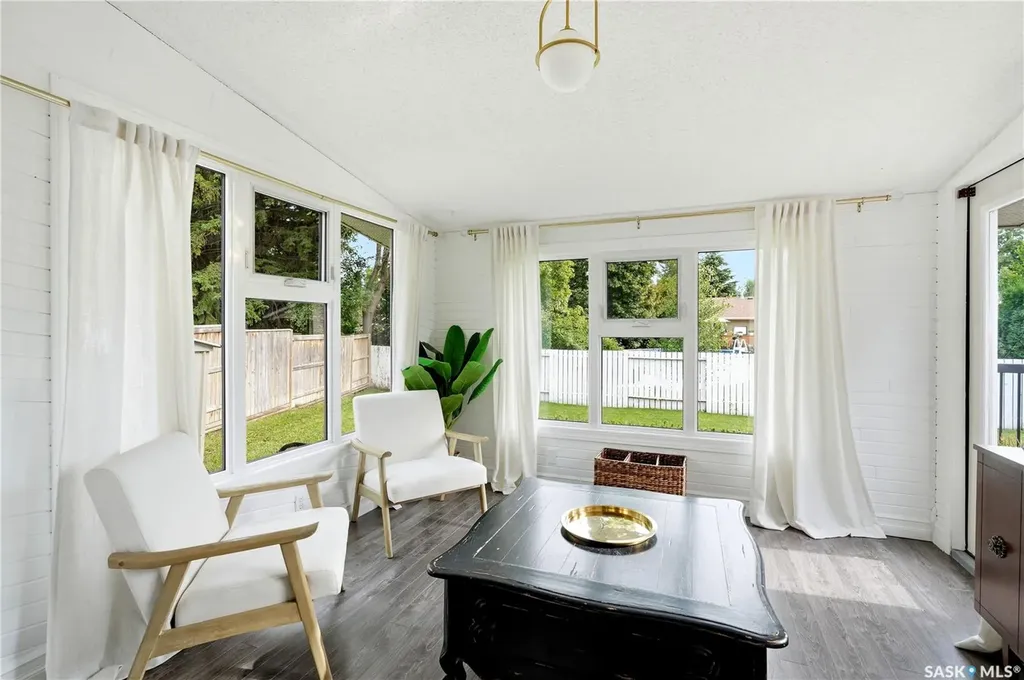 346 Highbury Terrace Saskatoon SK S7H 4X8