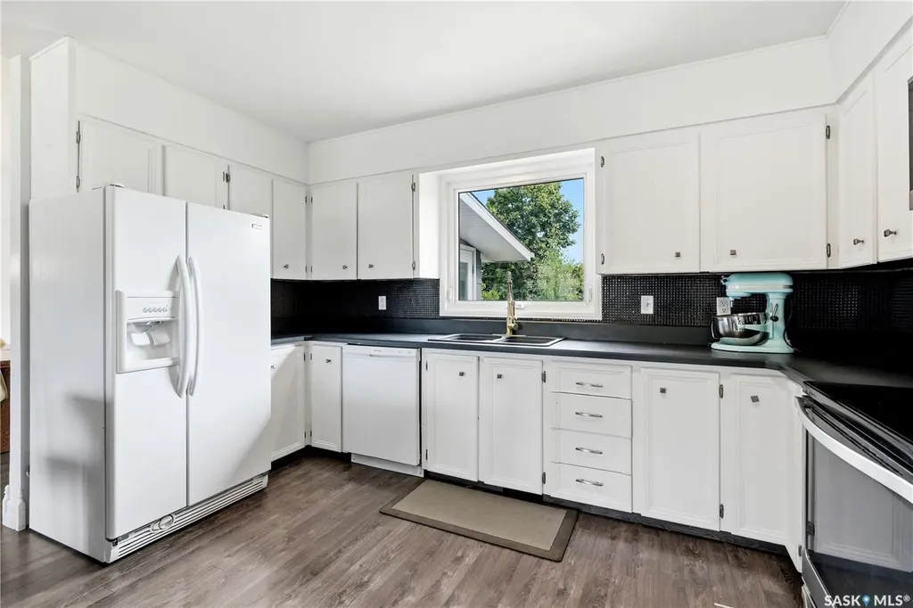 346 Highbury Terrace Saskatoon SK S7H 4X8