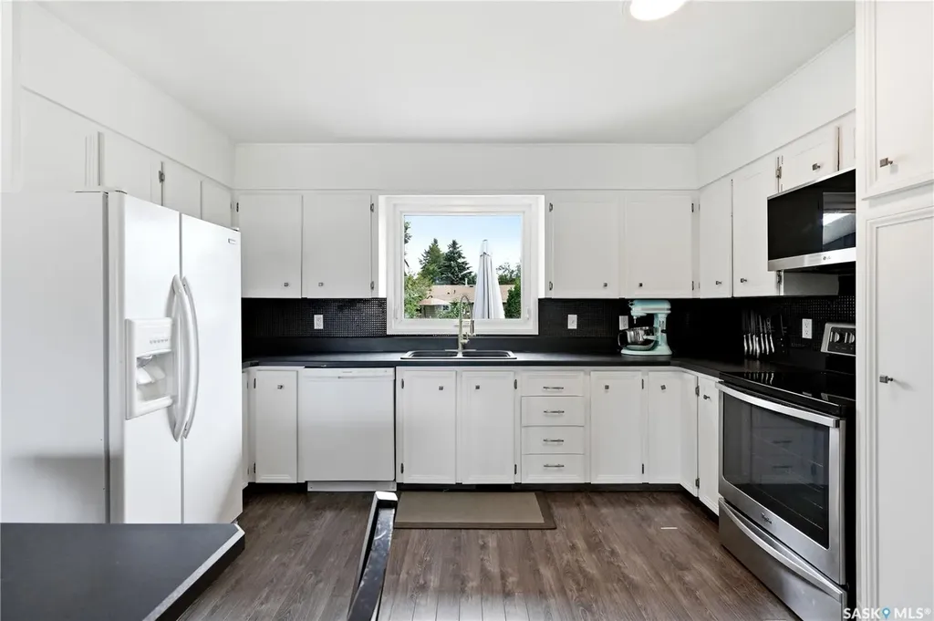 346 Highbury Terrace Saskatoon SK S7H 4X8