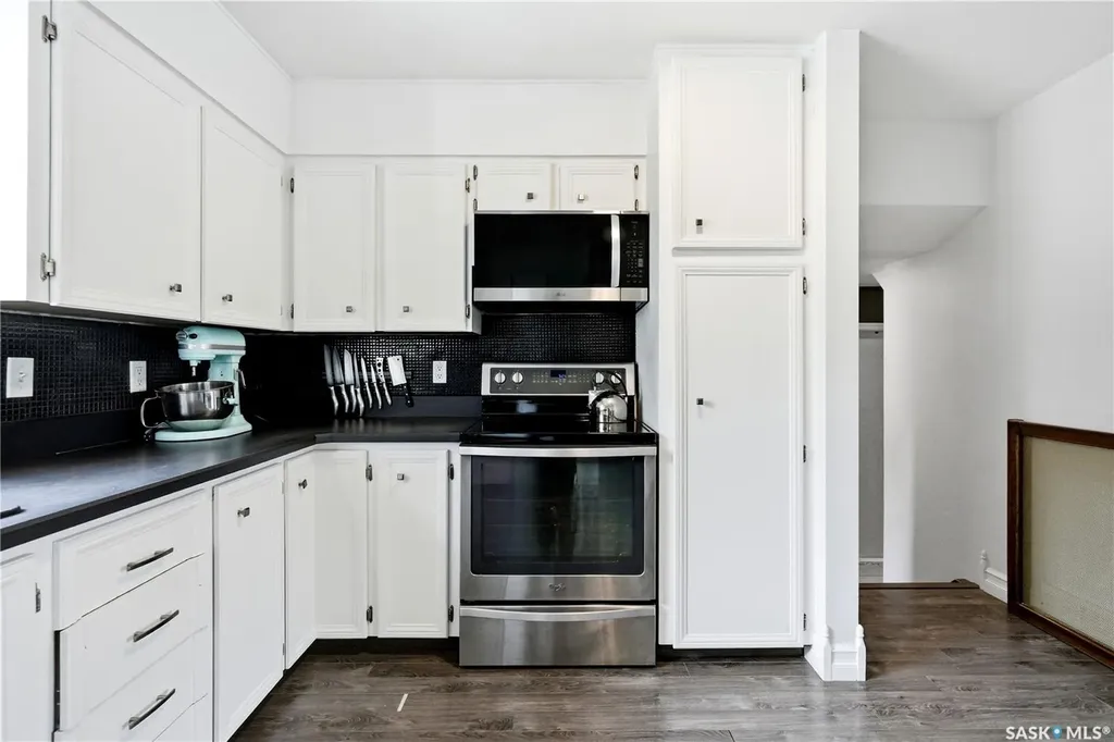 346 Highbury Terrace Saskatoon SK S7H 4X8