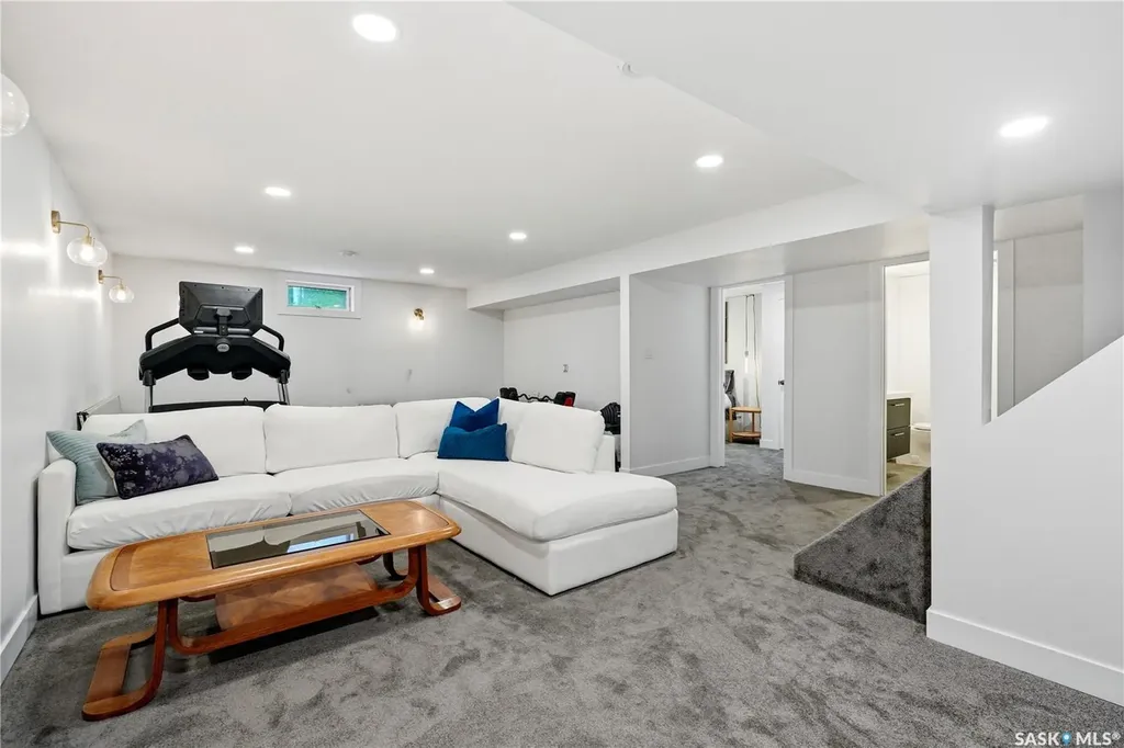 346 Highbury Terrace Saskatoon SK S7H 4X8