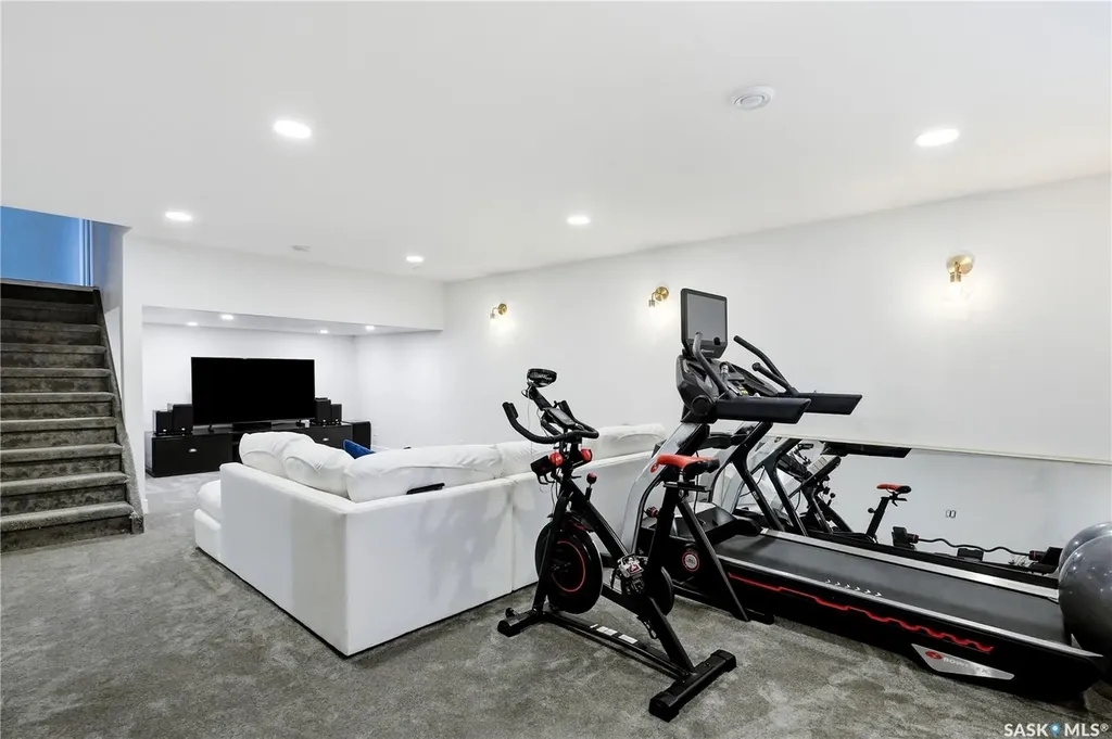 346 Highbury Terrace Saskatoon SK S7H 4X8