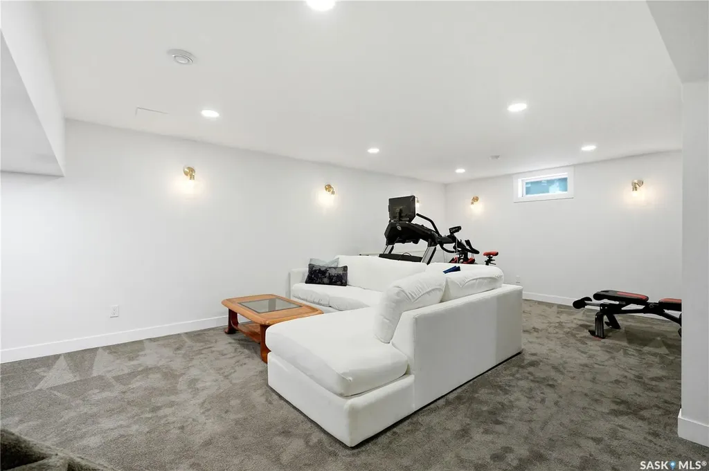 346 Highbury Terrace Saskatoon SK S7H 4X8