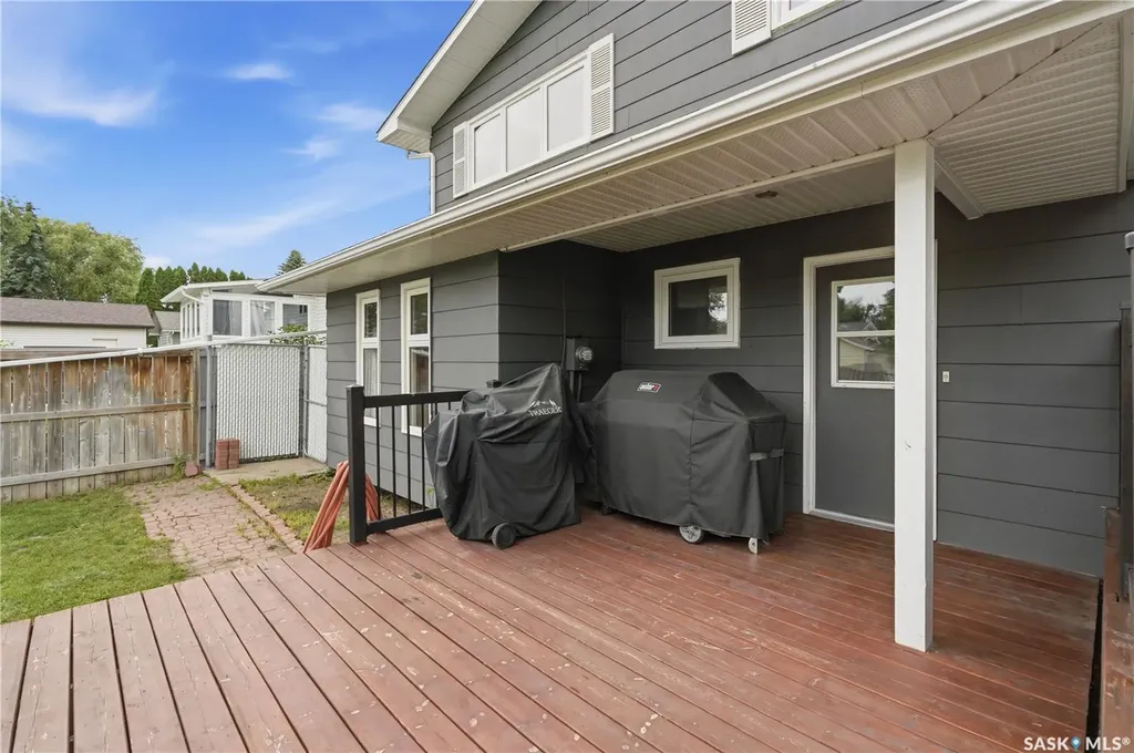 346 Highbury Terrace Saskatoon SK S7H 4X8
