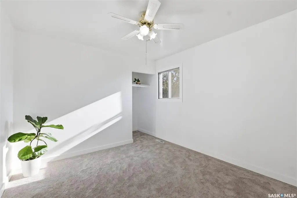 925 O Avenue S Saskatoon SK S7M 2S8
