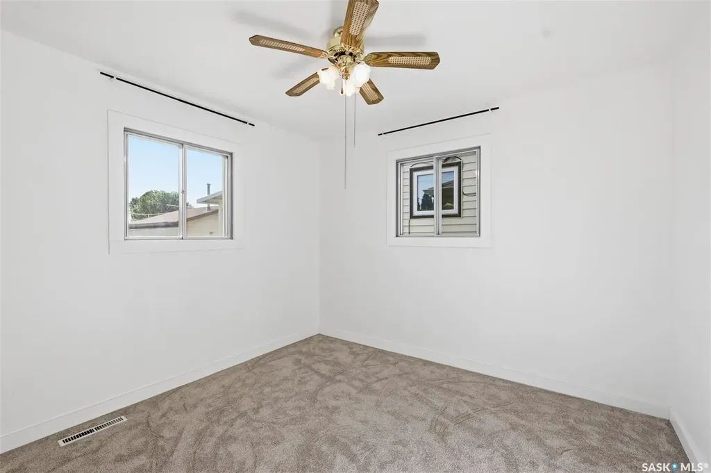 925 O Avenue S Saskatoon SK S7M 2S8