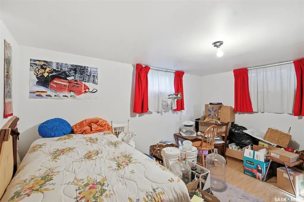 925 O Avenue S Saskatoon SK S7M 2S8