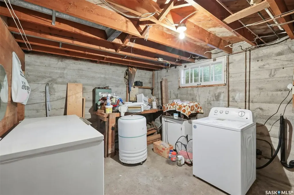 925 O Avenue S Saskatoon SK S7M 2S8