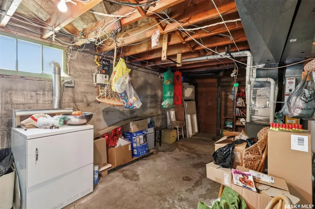 925 O Avenue S Saskatoon SK S7M 2S8