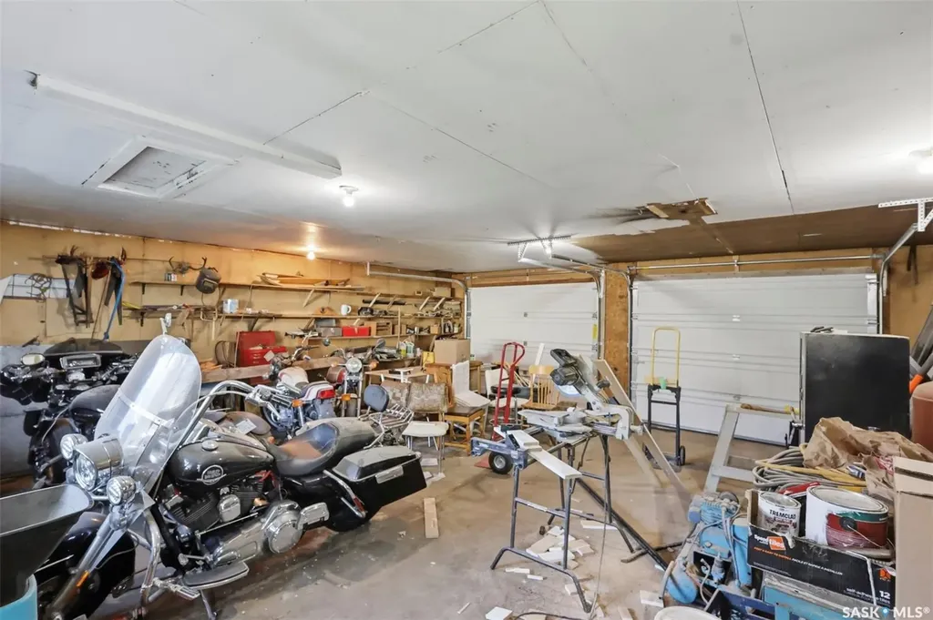 925 O Avenue S Saskatoon SK S7M 2S8