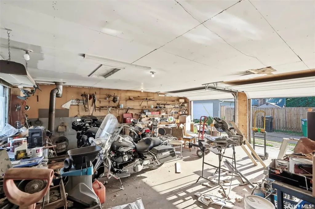 925 O Avenue S Saskatoon SK S7M 2S8