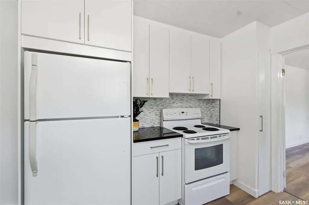 925 O Avenue S Saskatoon SK S7M 2S8