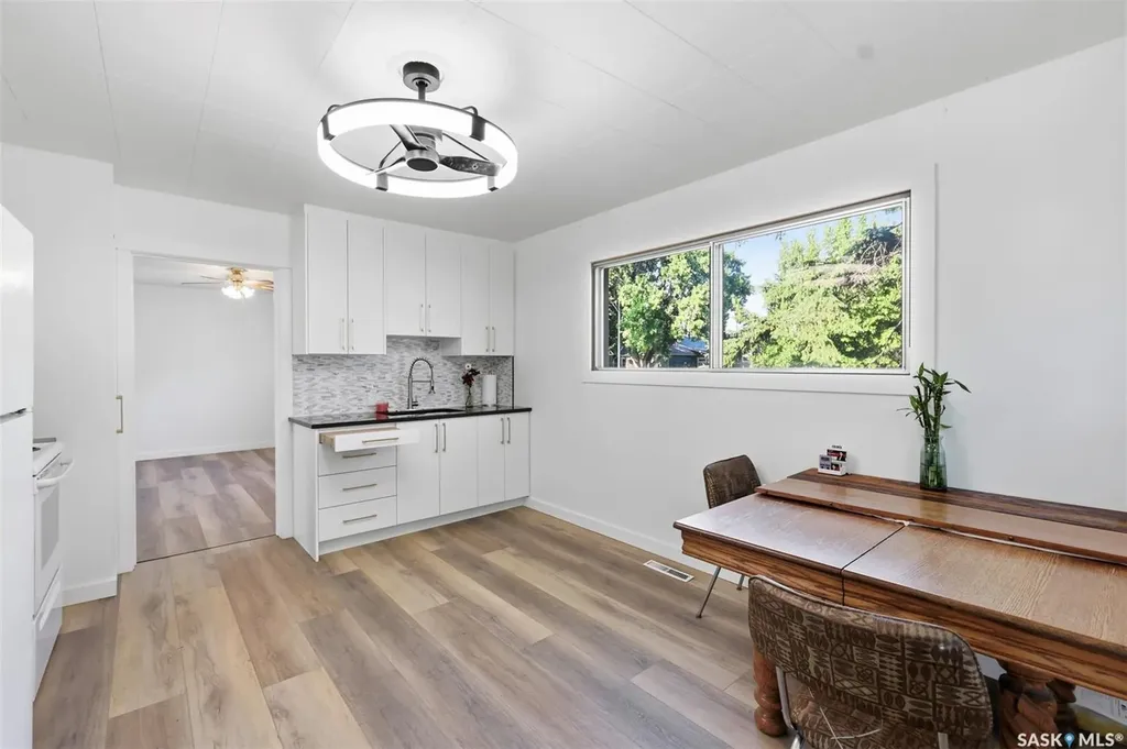 925 O Avenue S Saskatoon SK S7M 2S8
