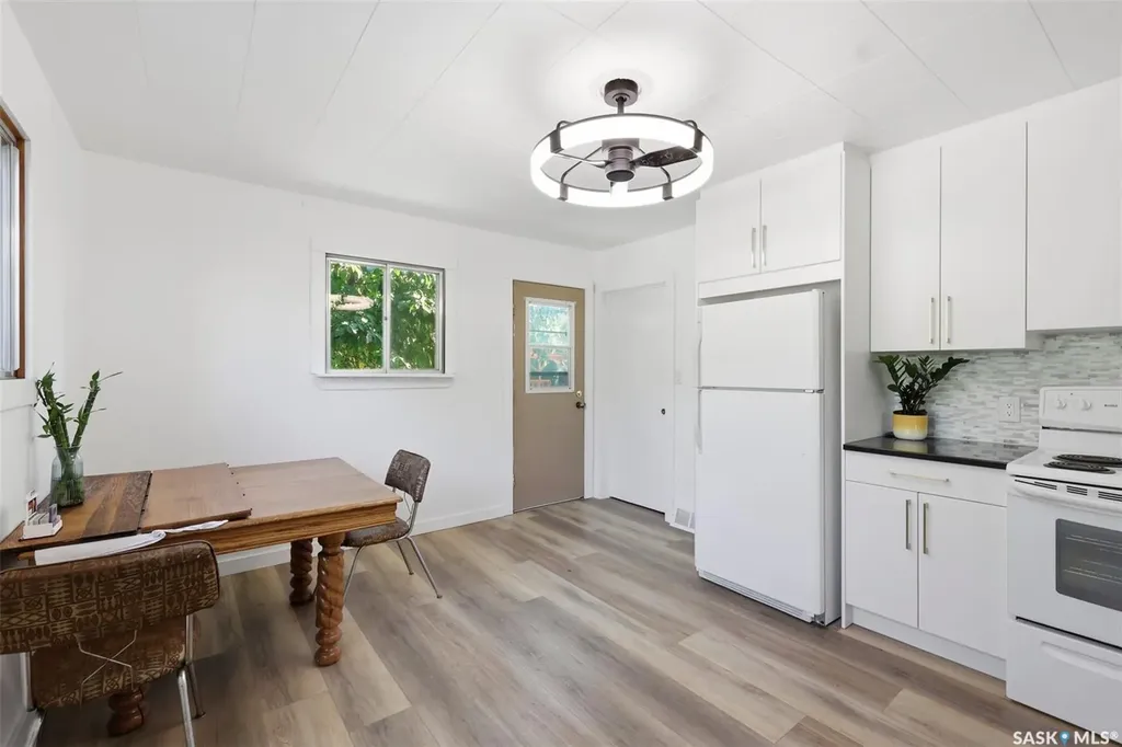 925 O Avenue S Saskatoon SK S7M 2S8