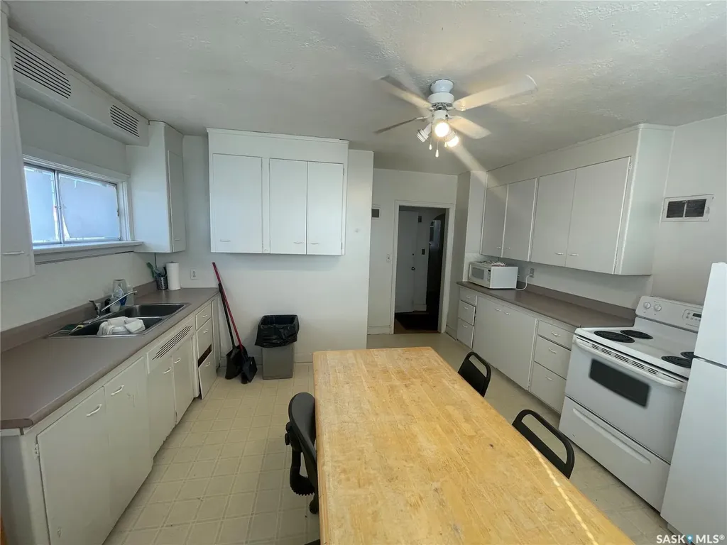 2318 8th Street E Saskatoon SK S7H 0V5