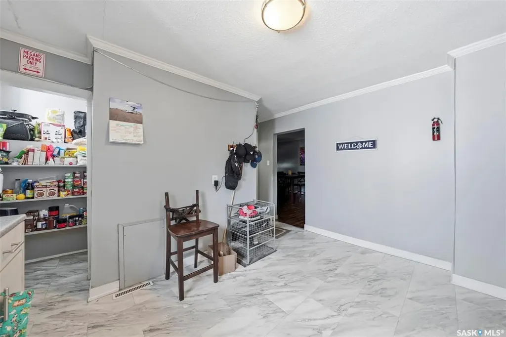 817 8th Avenue N Saskatoon SK S7K 2X3