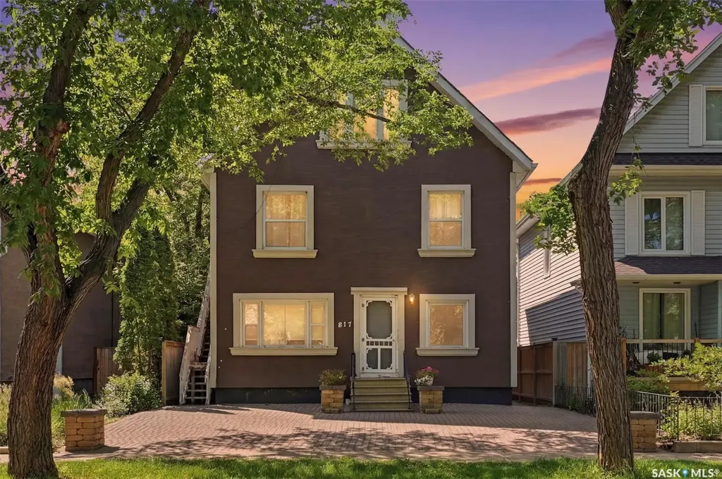 817 8th Avenue N Saskatoon SK S7K 2X3