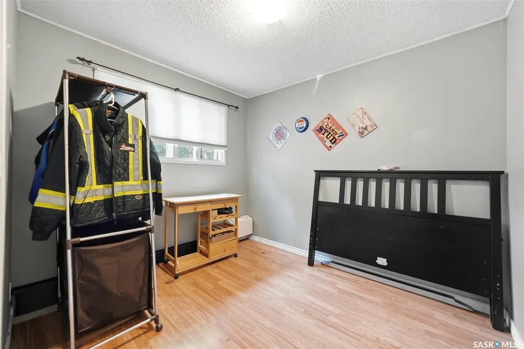 817 8th Avenue N Saskatoon SK S7K 2X3