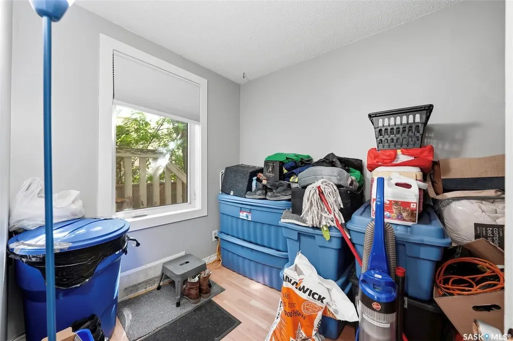 817 8th Avenue N Saskatoon SK S7K 2X3