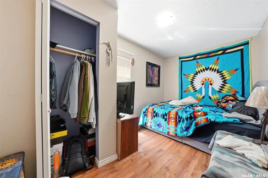 817 8th Avenue N Saskatoon SK S7K 2X3