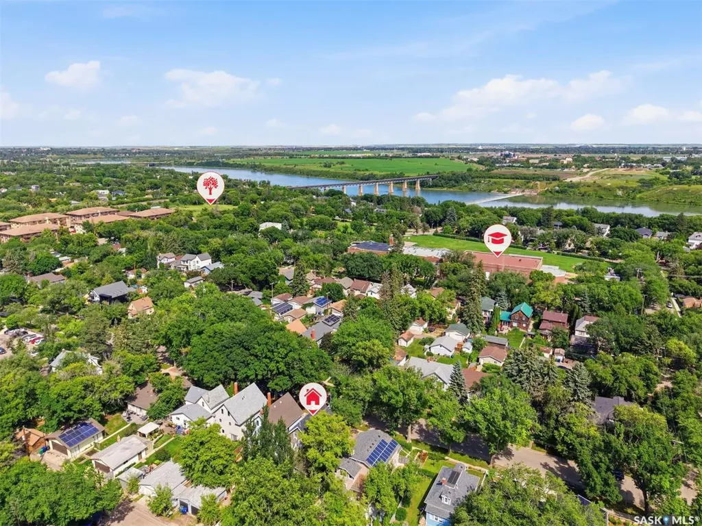 817 8th Avenue N Saskatoon SK S7K 2X3