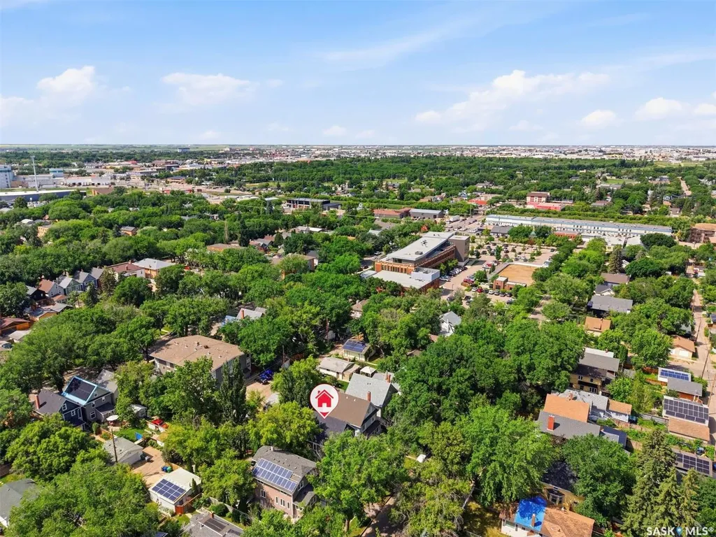 817 8th Avenue N Saskatoon SK S7K 2X3