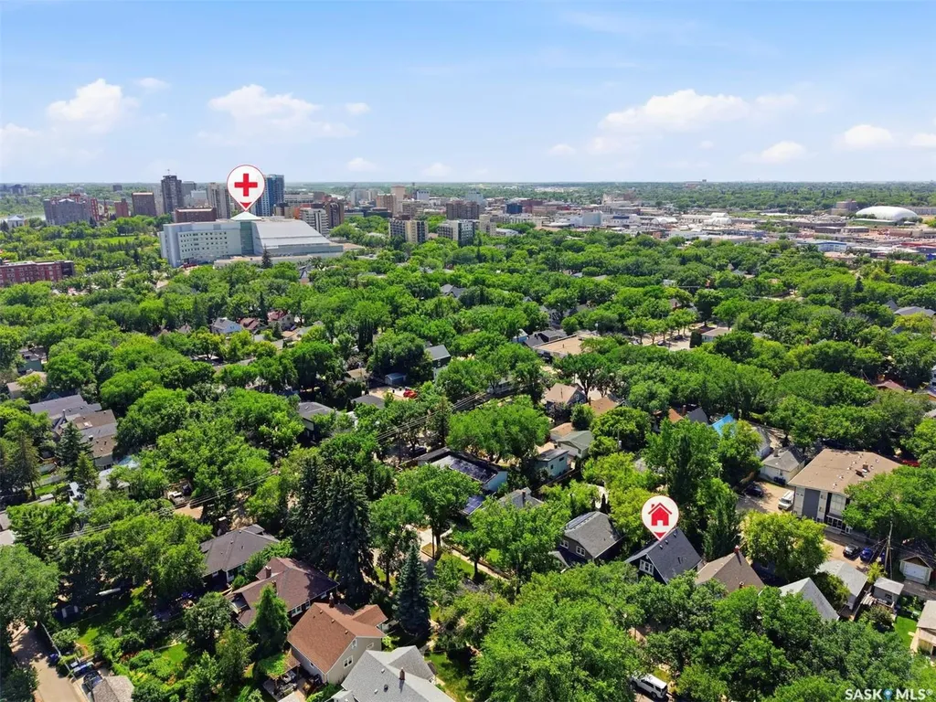 817 8th Avenue N Saskatoon SK S7K 2X3