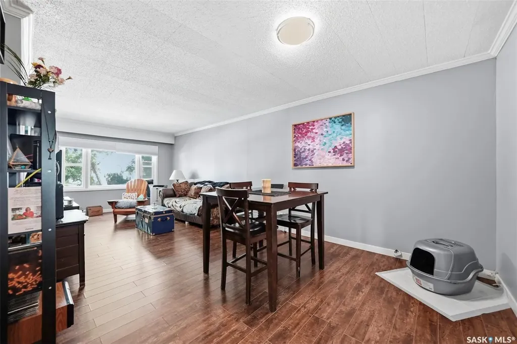 817 8th Avenue N Saskatoon SK S7K 2X3