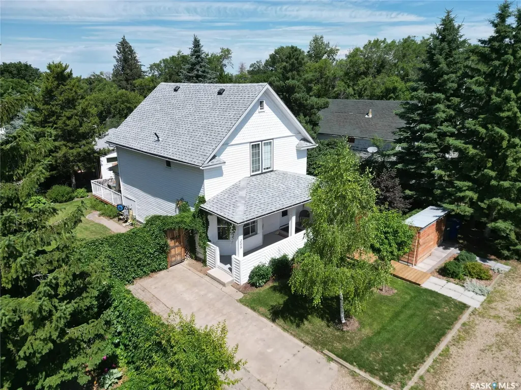 205 3rd Avenue Harris SK S0L 1K0