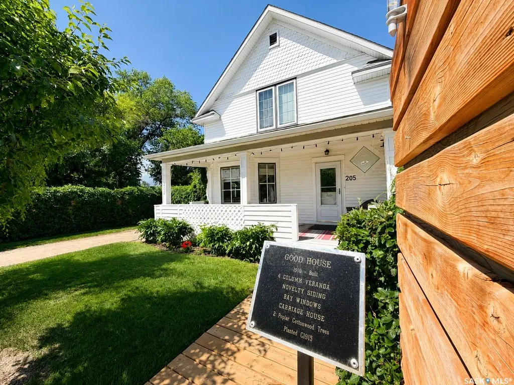 205 3rd Avenue Harris SK S0L 1K0