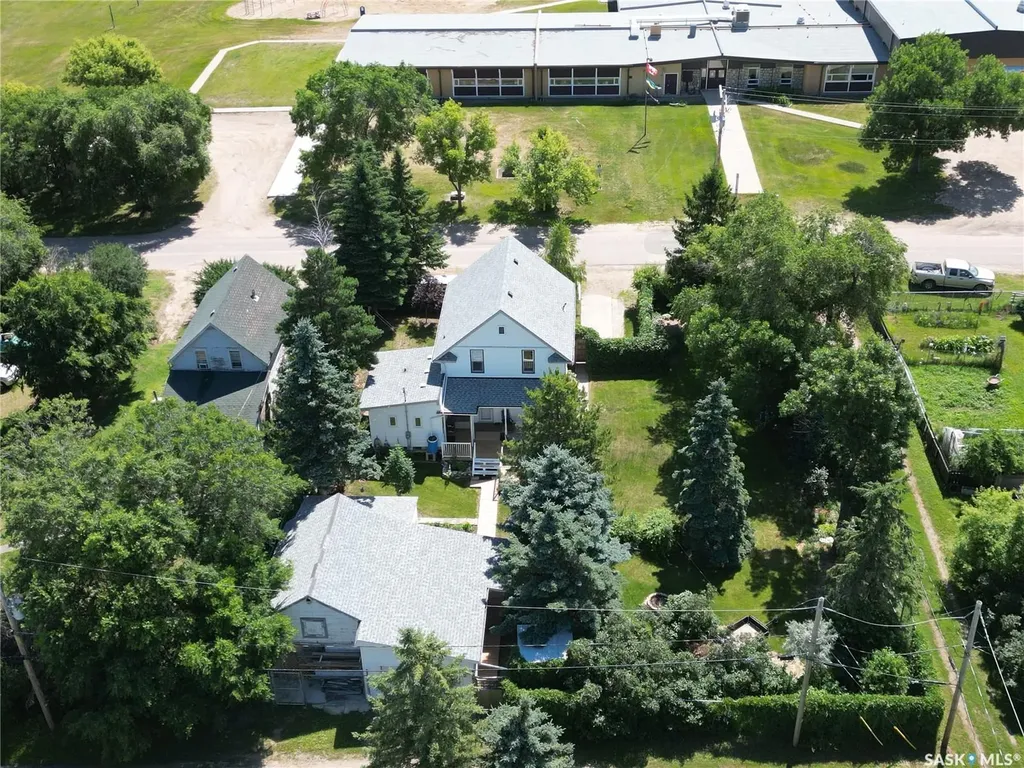 205 3rd Avenue Harris SK S0L 1K0