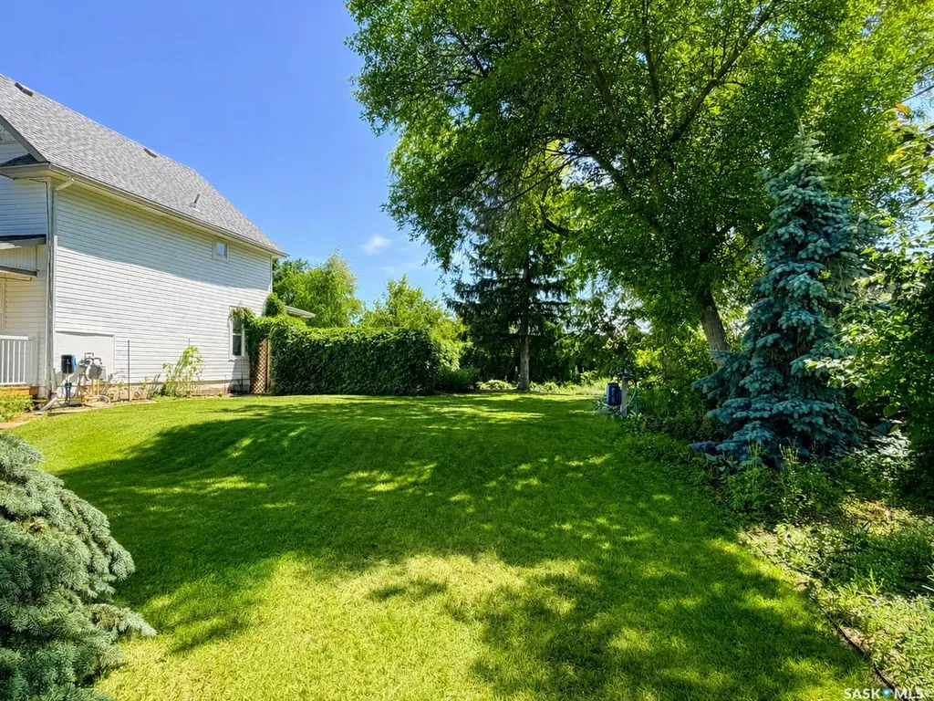 205 3rd Avenue Harris SK S0L 1K0