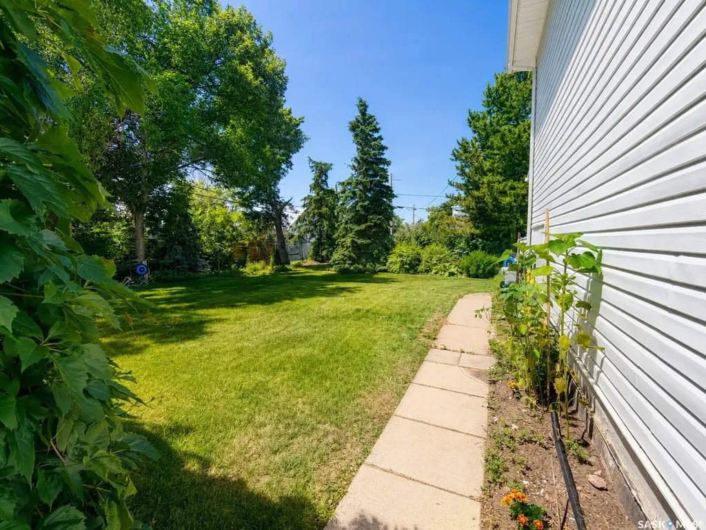 205 3rd Avenue Harris SK S0L 1K0