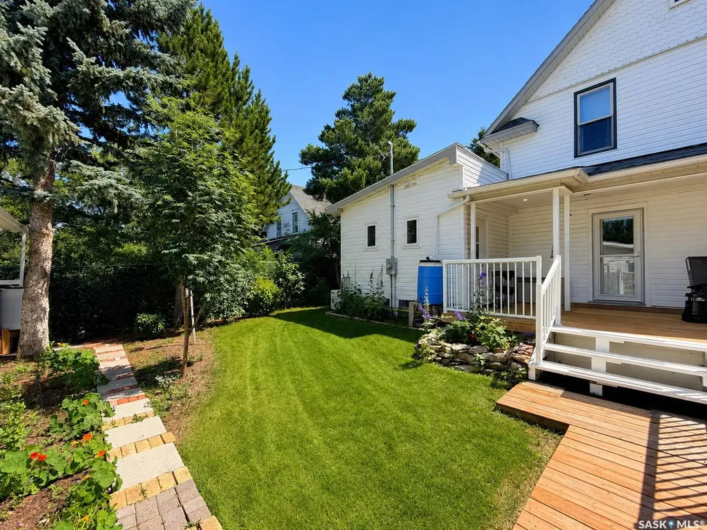 205 3rd Avenue Harris SK S0L 1K0
