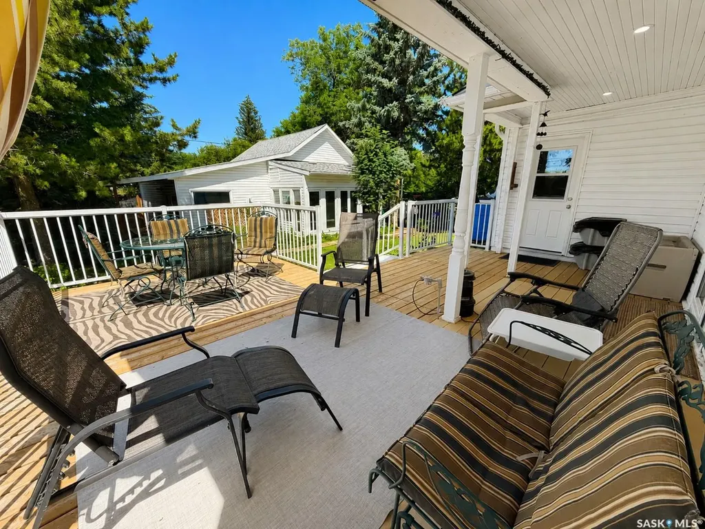 205 3rd Avenue Harris SK S0L 1K0