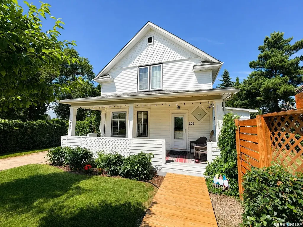 205 3rd Avenue Harris SK S0L 1K0