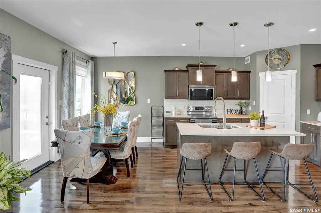 1049 Maplewood Drive Moose Jaw SK S6J 0B6