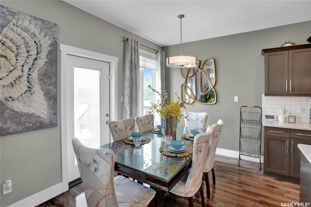 1049 Maplewood Drive Moose Jaw SK S6J 0B6