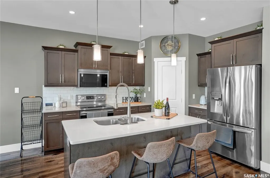 1049 Maplewood Drive Moose Jaw SK S6J 0B6