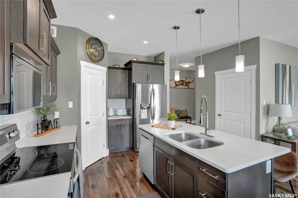 1049 Maplewood Drive Moose Jaw SK S6J 0B6
