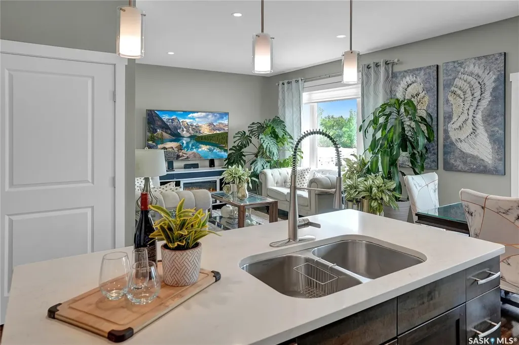 1049 Maplewood Drive Moose Jaw SK S6J 0B6