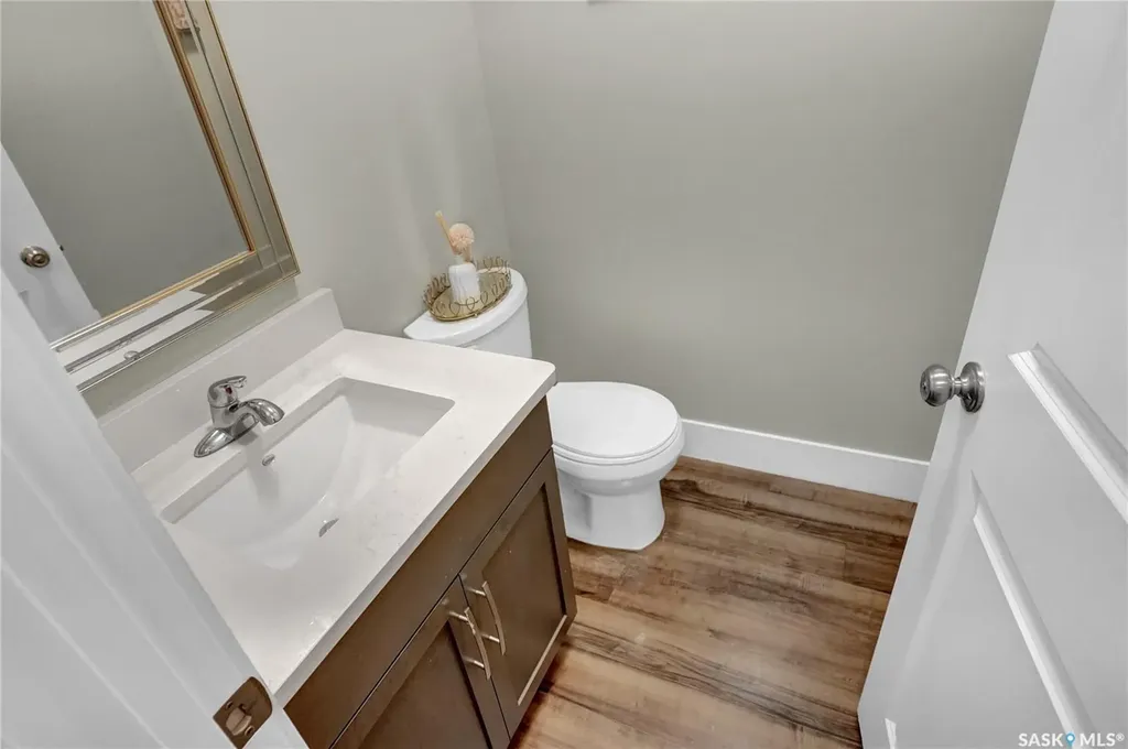 1049 Maplewood Drive Moose Jaw SK S6J 0B6