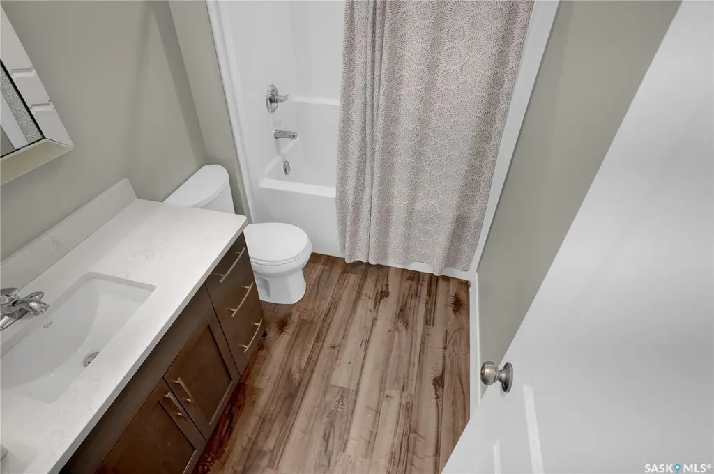 1049 Maplewood Drive Moose Jaw SK S6J 0B6