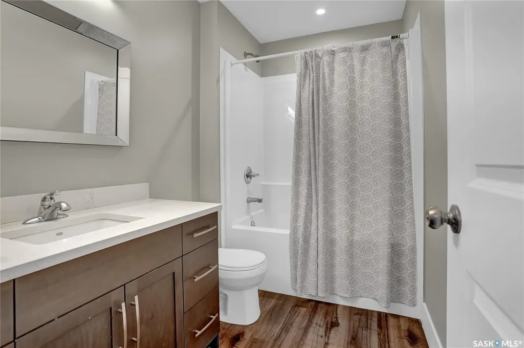 1049 Maplewood Drive Moose Jaw SK S6J 0B6