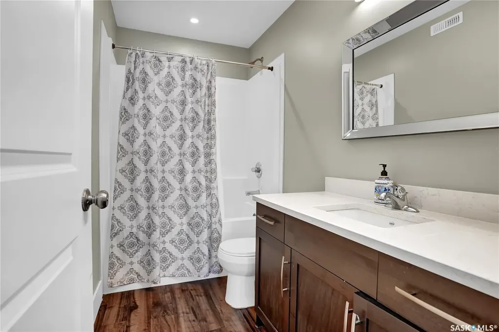 1049 Maplewood Drive Moose Jaw SK S6J 0B6