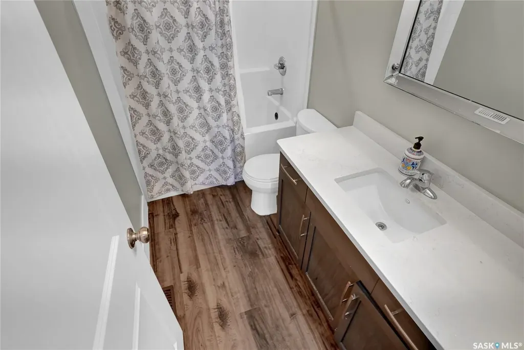 1049 Maplewood Drive Moose Jaw SK S6J 0B6
